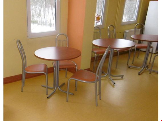 Wooden table with metal legs, 10 pcs gebraucht kaufen (Auction Premium) | NetBid Industrie-Auktionen